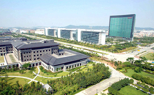 華為研發(fā)中心職工食堂采用了廣杰環(huán)保60000風(fēng)量靜電油煙凈化器+UV光解油煙異味凈化器，搭建一個(gè)油煙凈化率高達(dá)98.4%的油煙凈化系...