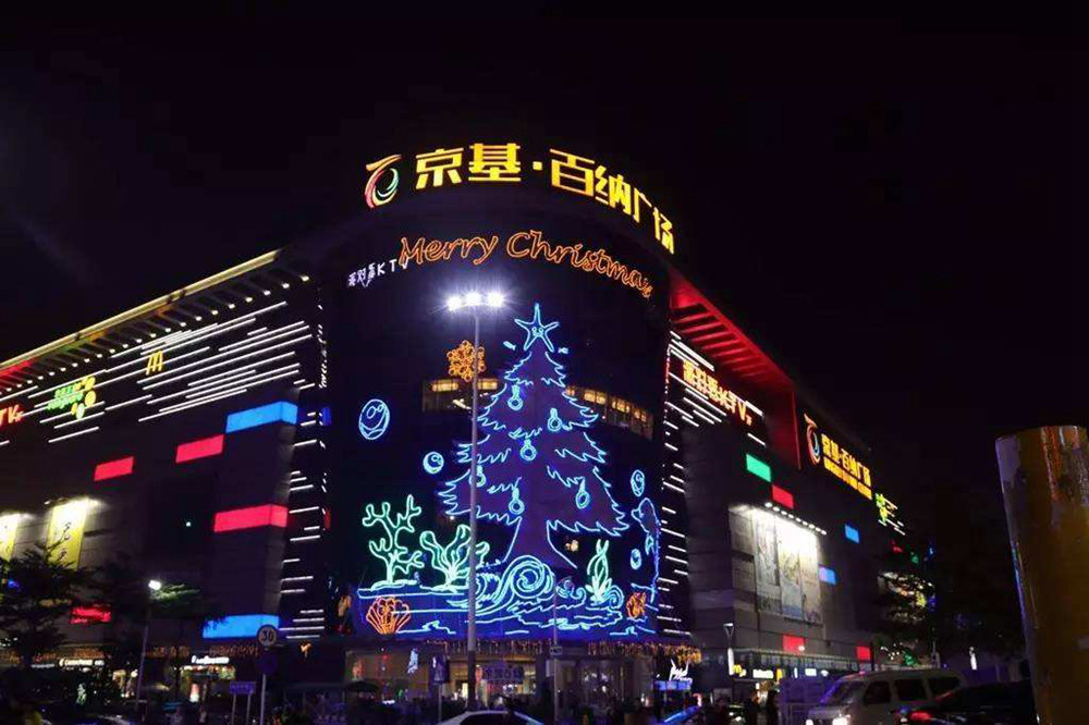 深圳京基百納廣場采用了廣杰環(huán)保自主研發(fā)的40萬風(fēng)量組合式油煙凈化器，搭建成一個可提供廣場內(nèi)所有餐飲店凈化油煙的通風(fēng)系統(tǒng)，該...