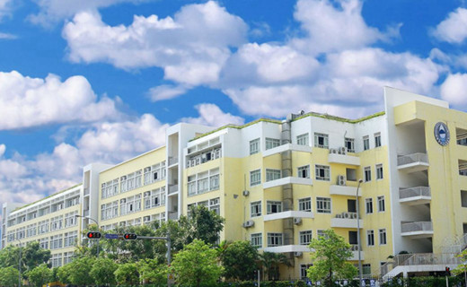 
  深圳福田黃埔學(xué)校是一所政府高定位、高投入、高標(biāo)準(zhǔn)的特區(qū)現(xiàn)代化九年一貫制的公辦學(xué)校，是倍受政府、家長和社會(huì)各界重視寄予...