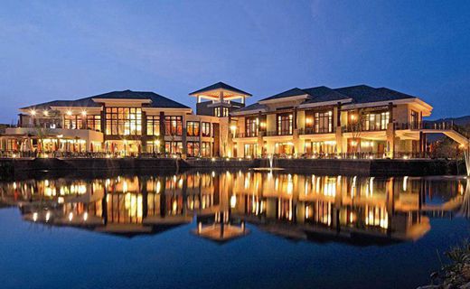 


尖東城維景國際酒店是由香港中旅集團(tuán)精心投資策劃的四星級(jí)酒店，位于深圳市羅湖區(qū)的東門繁華商業(yè)地段，內(nèi)設(shè)有豪華舒適的套房...